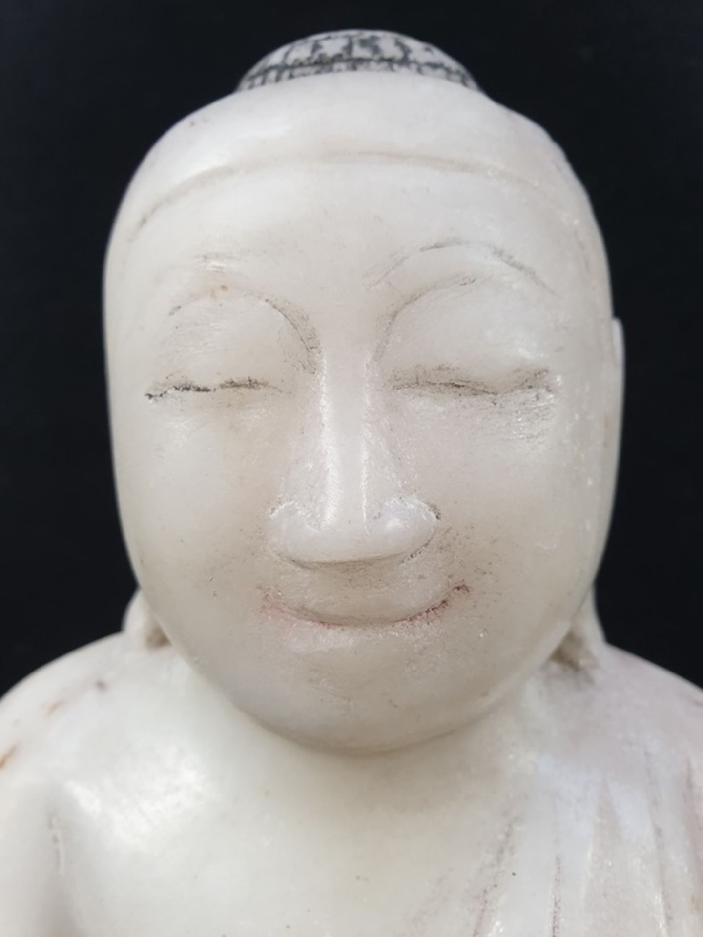 (Aziatica) Marmeren beeld van Boeddha, Birma, midden 20e eeuwMarmeren beeld van Boeddha, Birma, - Bild 4 aus 7