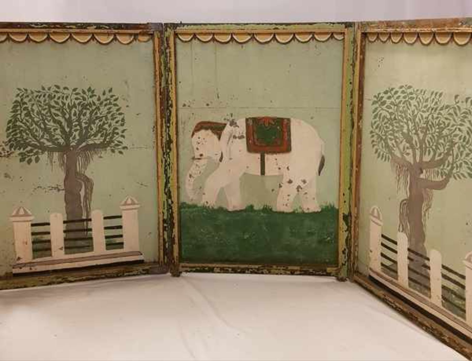 (Aziatica) Kamerscherm metaal met decor van bomen en olifant, India, begin 20e eeuwKamerscherm - Bild 4 aus 6