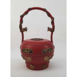 (Aziatica) Houten lunchbox met lakwerk, China, midden 20e eeuwHouten lunchbox met lakwerk, China,