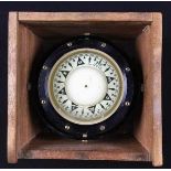 (Curiosa) Observator kompas de Nieuwe Rotterdamsche Instrumentenfabriek, ca. 1930Observator kompas