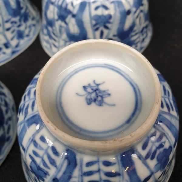 (Aziatica) Porseleinen kop en schotels, China, 19e eeuwPorseleinen kop en schotels, China, 19e - Image 3 of 10