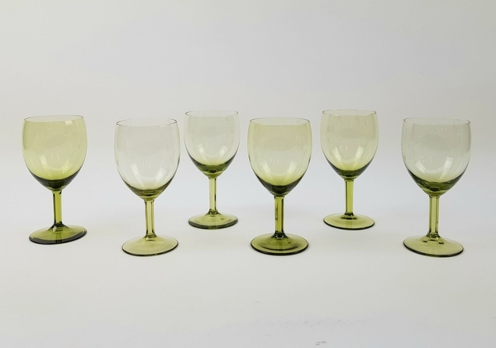 (Antiek) Gilde glazen, A.D. Copier, mosgroen met geslepen been, Glasfabriek Leerdam, ontworpen in