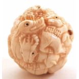 (Aziatica) Benen netsuke bol China 20e eeuwFijn gestoken met alle dieren uit de Chinese