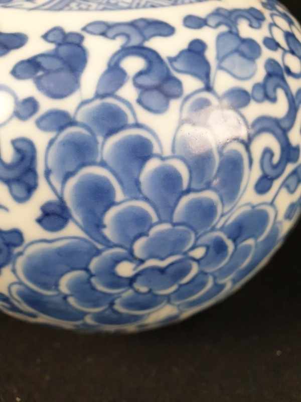 (Aziatica) Porseleinen vaas met floraal decor, China, ca. 1680, Kangxi periodePorseleinen vaas met - Image 2 of 9