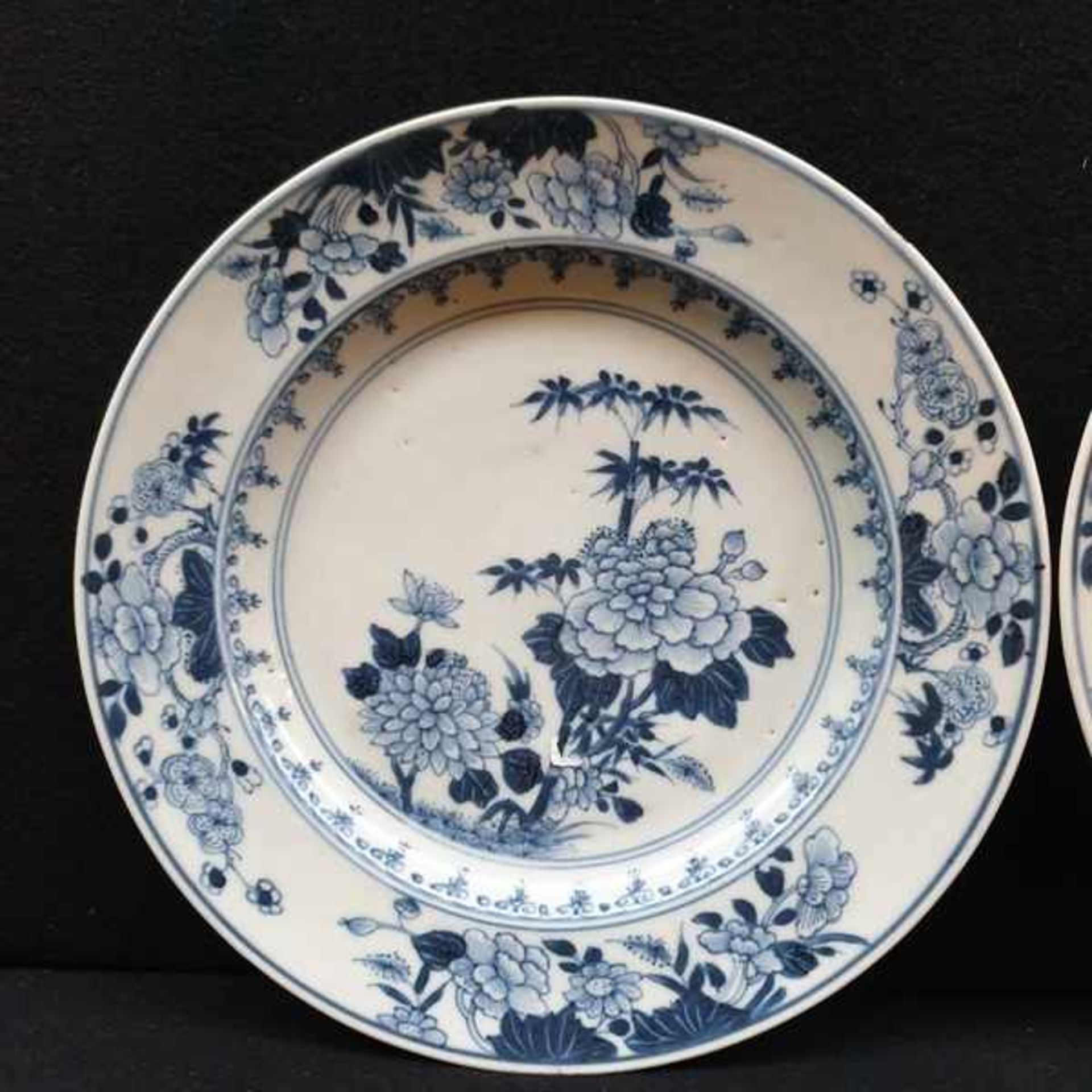 (Aziatica) Porseleinen borden met florale decoratie, China, 18e eeuwPorseleinen borden met florale - Bild 3 aus 8