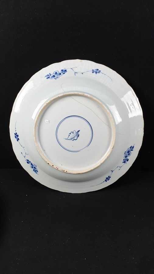 (Aziatica) Grote porseleinen borden, China, ca. 1680, Kangxi periodeGrote porseleinen borden, China, - Image 11 of 18