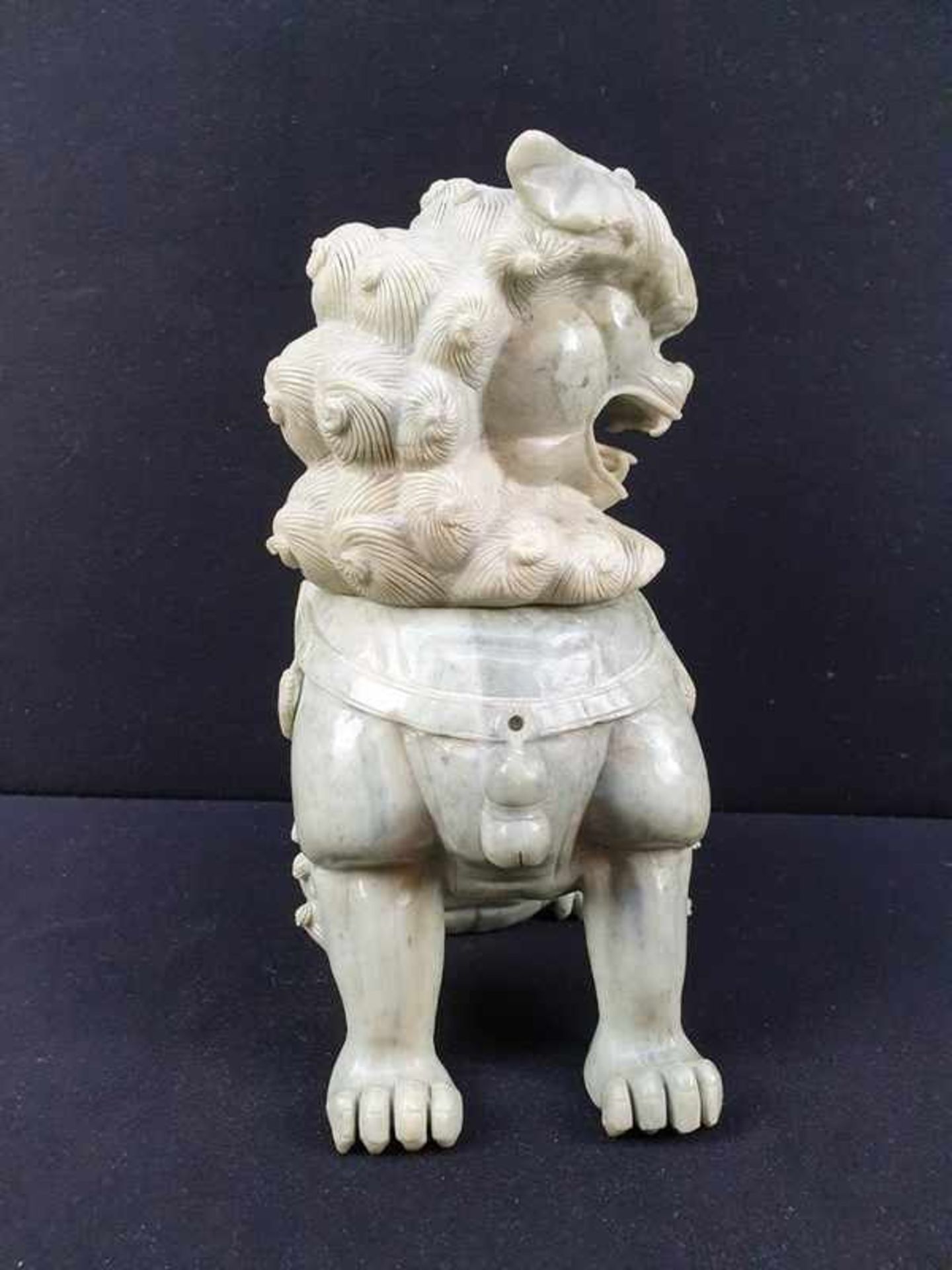 (Aziatica) Serpentine dekselpot van een Shishi dog, China, tweede helft 20e eeuwSerpentine dekselpot - Bild 3 aus 12