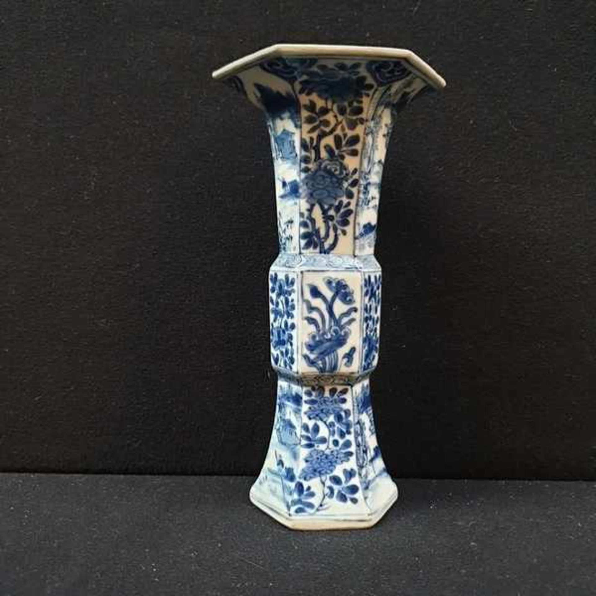 (Aziatica) Porseleinen vaas, octagonaal model, met florale decoratie, China, ca. 1700, Kangxi - Bild 5 aus 8