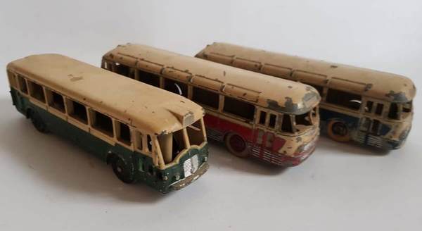 (Curiosa) Dinky Toys, 3 bussen, 1940Franse Dinkys Autocar Chausson 29F, (blauwe en rode versie)