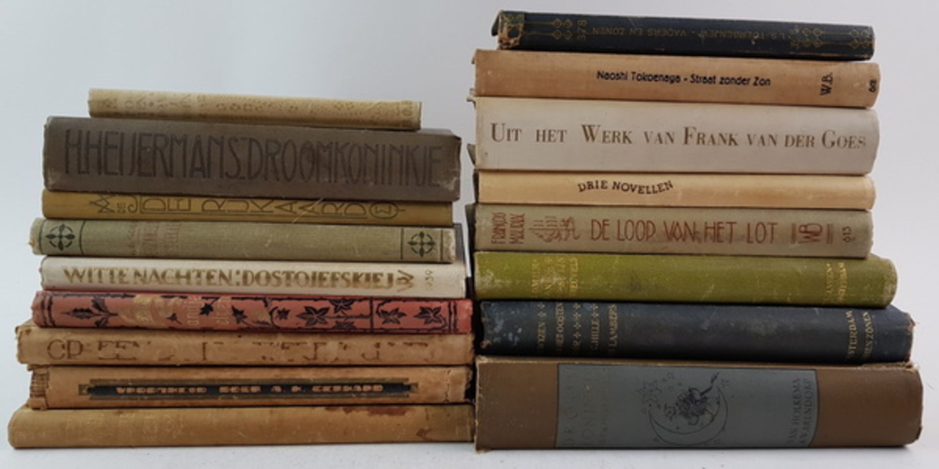 (Boeken) (Literatuur/Boekbanden) een lotEen divers lot literatuur, veelal in Art Nouveau en Art Deco