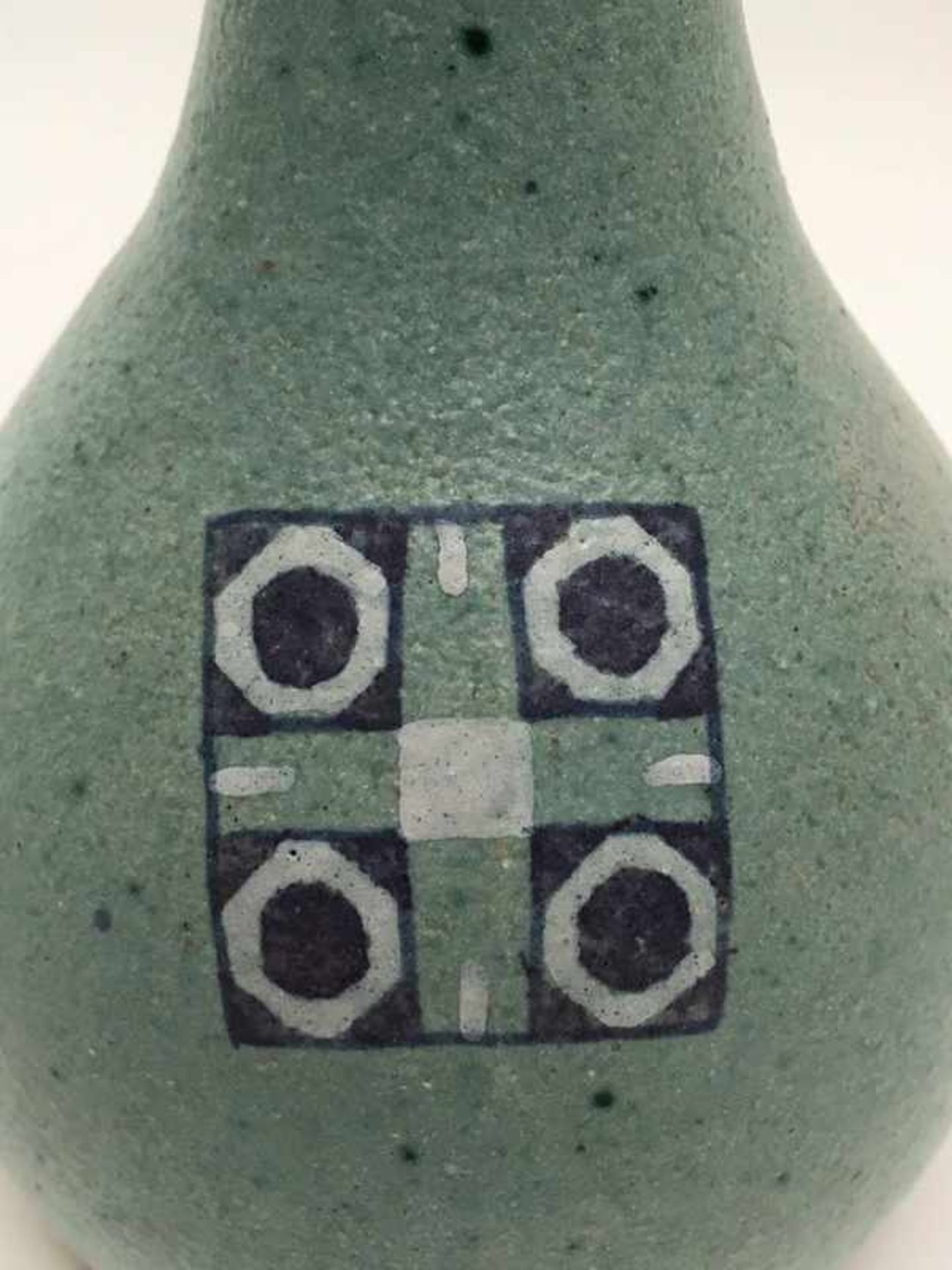 (Kunst) Vaas Dordtsche Kunstpotterij (D.K.P.)Blauw-groen geglazuurd vaasje met geometrische - Bild 4 aus 7