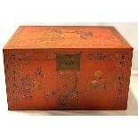 (Aziatica) KistBeschilderde houten kist China 20 e eeuw Conditie: Goed. Afmetingen: Hoogte 44,