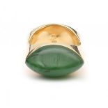 Modern 18 krt yellow gold ring. Set with cabochon cut nephrite. Seventies style. Maker's mark