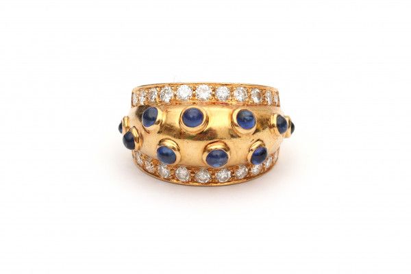 A yellow gold set of earrings and ring. Italian. Set with cabochon cut sapphires and brilliant cut