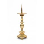 A Flemish brass pricket candlestick. Early 17th centuryHoogte 42 cm.