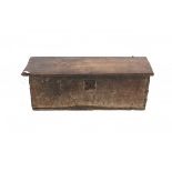 A small oak chest. 16th/17th century. With wrought iron key hole and hinges.35 x 98 x 36 cm.