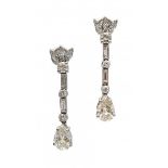 A pair of flexible 14 krt white gold earrings. Each set with a pear cut diamond, total ca. 2.00 ct