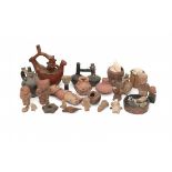 A collection of South American pottery. Possibly Pre-Columbian.Diverse afmetingen