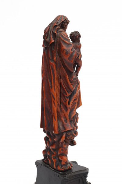 A South Netherlandish, probably Malines, boxwood sculpture of the Virgin and Child supported by - Image 4 of 4