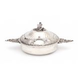 French silver serving dish. Neo Rococo. Alphonse Debain, Paris 1883-1911.Diameter 19 cm.