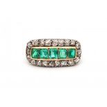 A yellow gold and silver ring. Early 20th century. Set with emeraude cut emeralds, total ca. 1.02 ct