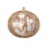 Shell cameo of bathing lady in 14 krt yellow gold mount with wire work. With pendant eye. Gross