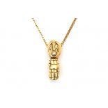 A 18 krt yellow gold figurative pendant with non-precious metal necklace. Gross weight ca. 94.5