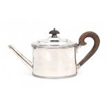 A Dutch silver teapot. Maker's mark Rudolph Sondag. Hallmarked Rotterdam. Year letter 1806Hoogte