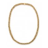 A 18 krt yellow gold braided links necklace. Gross weight ca. 237.5 grams. Matching bracelet lot