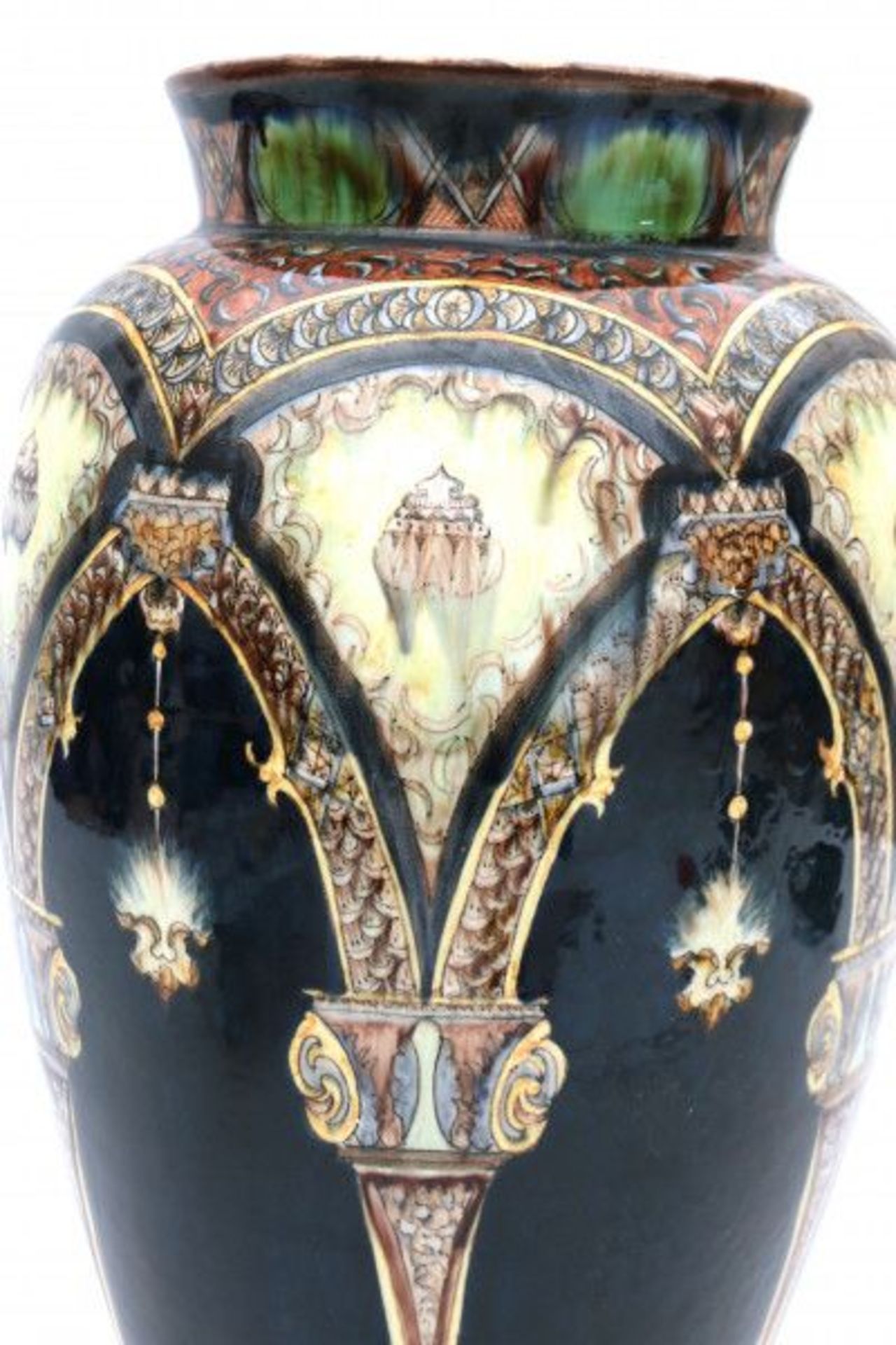 N.V. Haagsche Plateelfabriek Rozenburg, Den Haag (1883-1917)A tall ceramic vase decorated with - Bild 2 aus 4