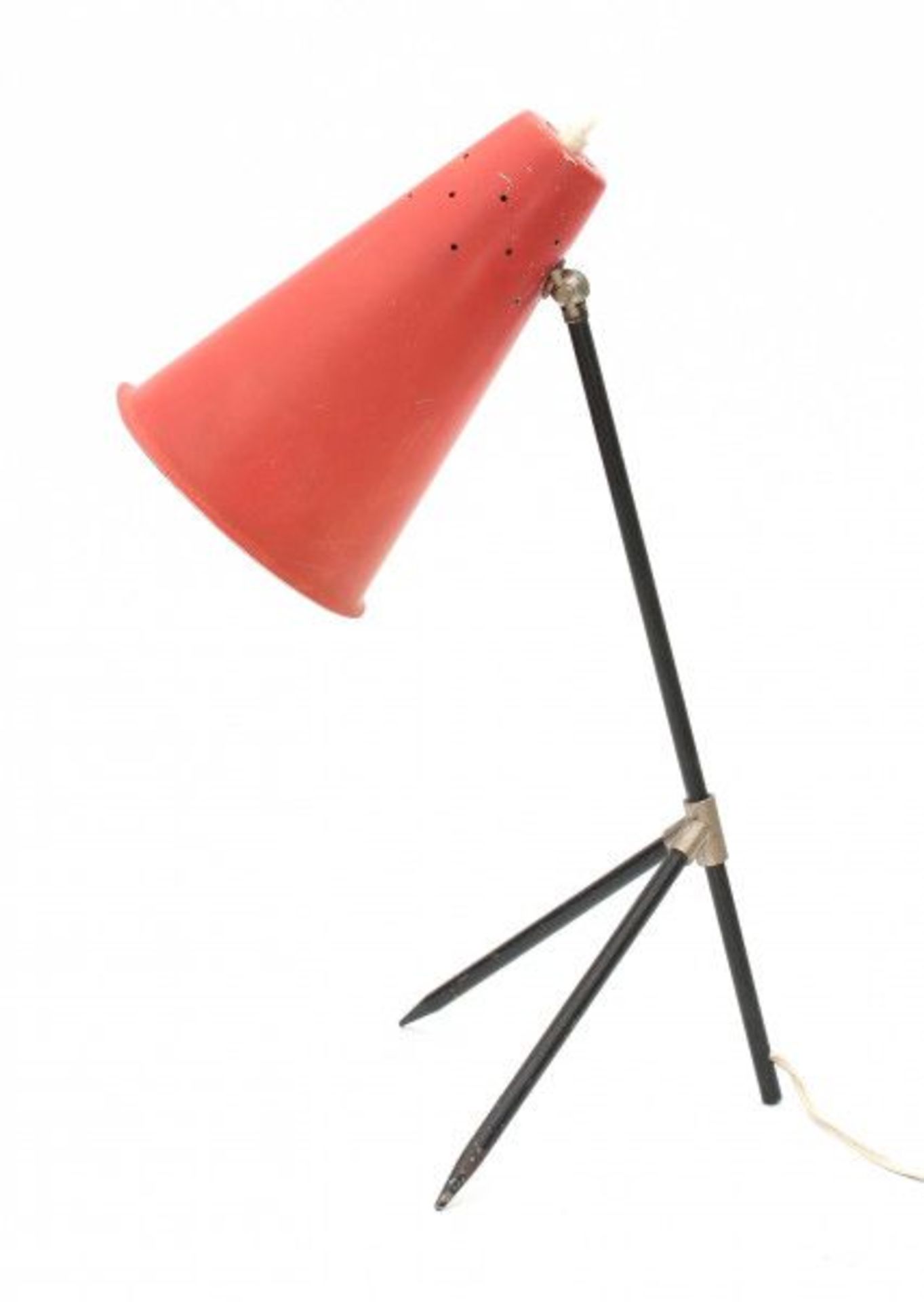 Willem HagoortA rare black and red lacquered tripod desk lamp, adjustable in height, 1950s.44 cm.
