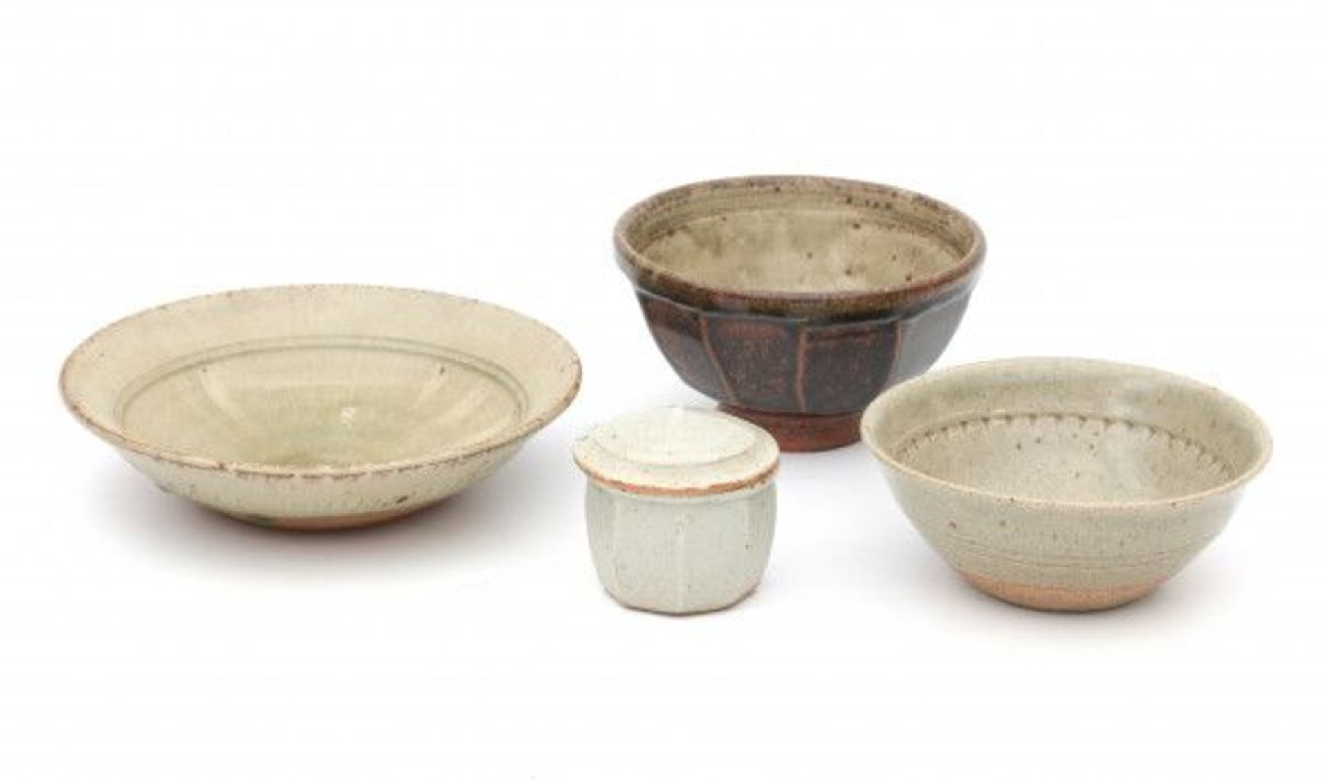 Richard Batterham (1936)A stoneware dish, two bowls and a lidded bowl, unmarked.8 cm. h. x 8 cm