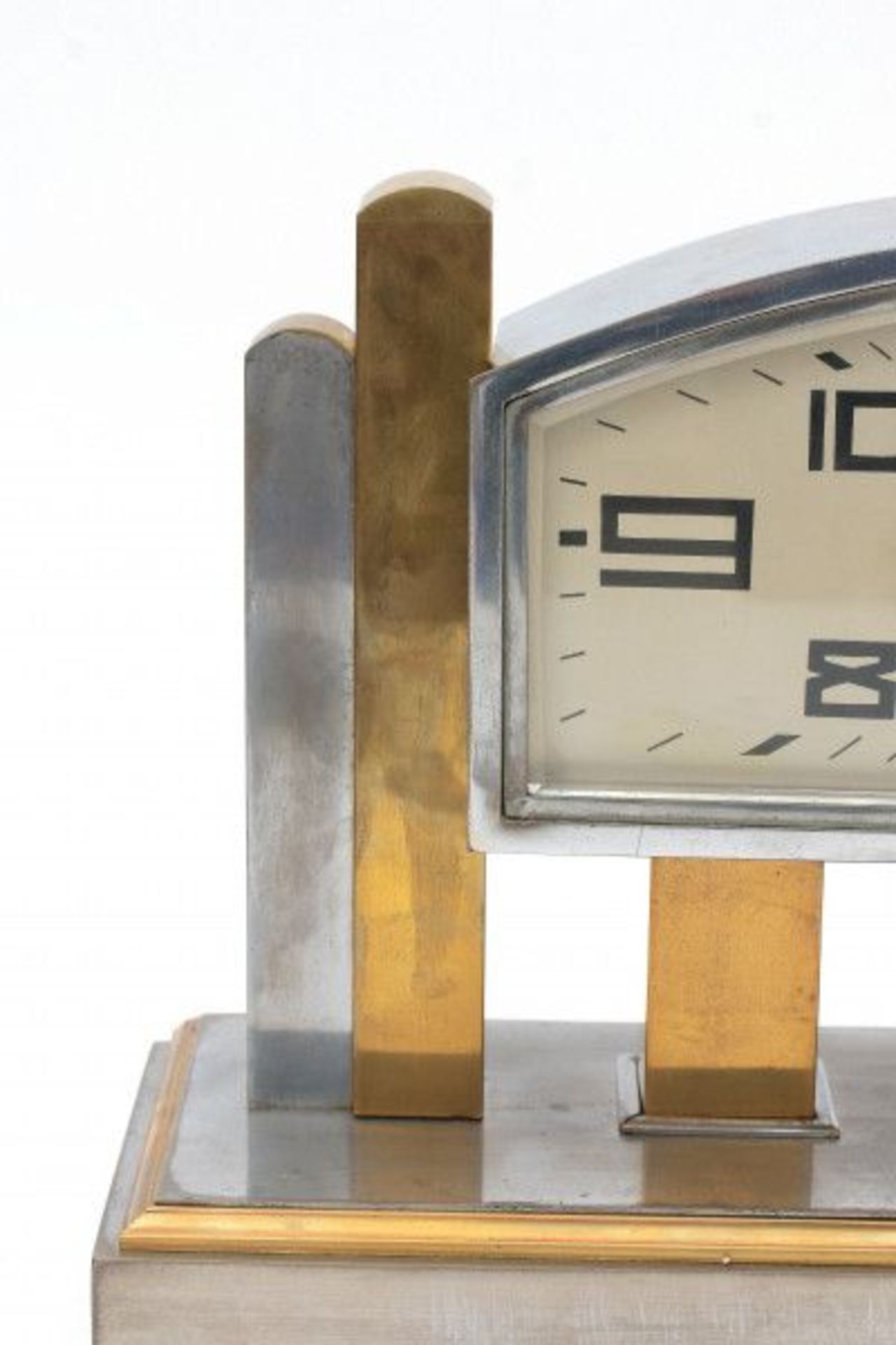 Art DecoA partly chromium plated brass mantle clock, the bent rectangular dial with Art Deco - Bild 2 aus 3