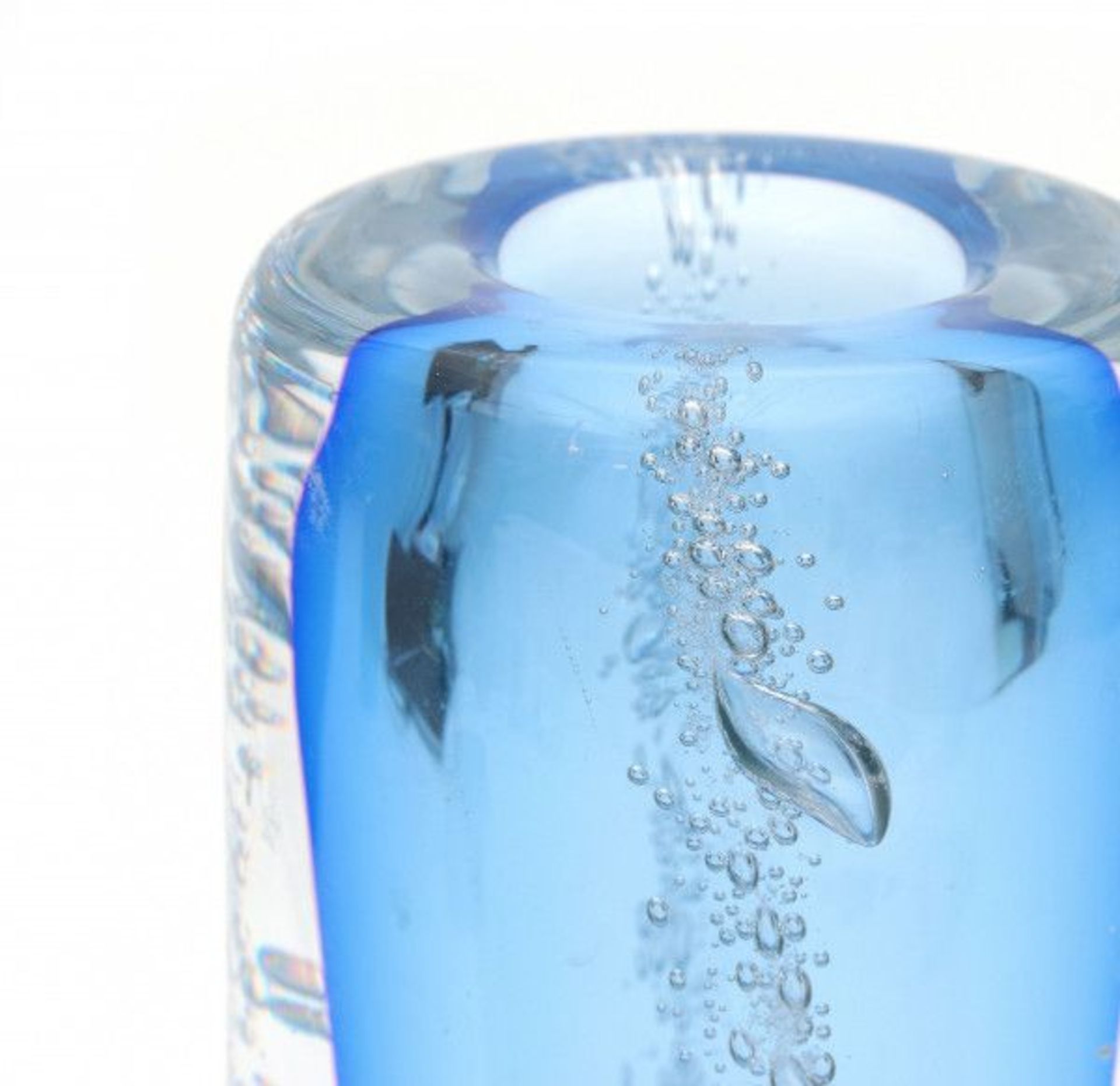 Cees van Olst (1947-2014)A blue glass cylindrical vase internally decorated with airbubbles, unique - Bild 2 aus 3