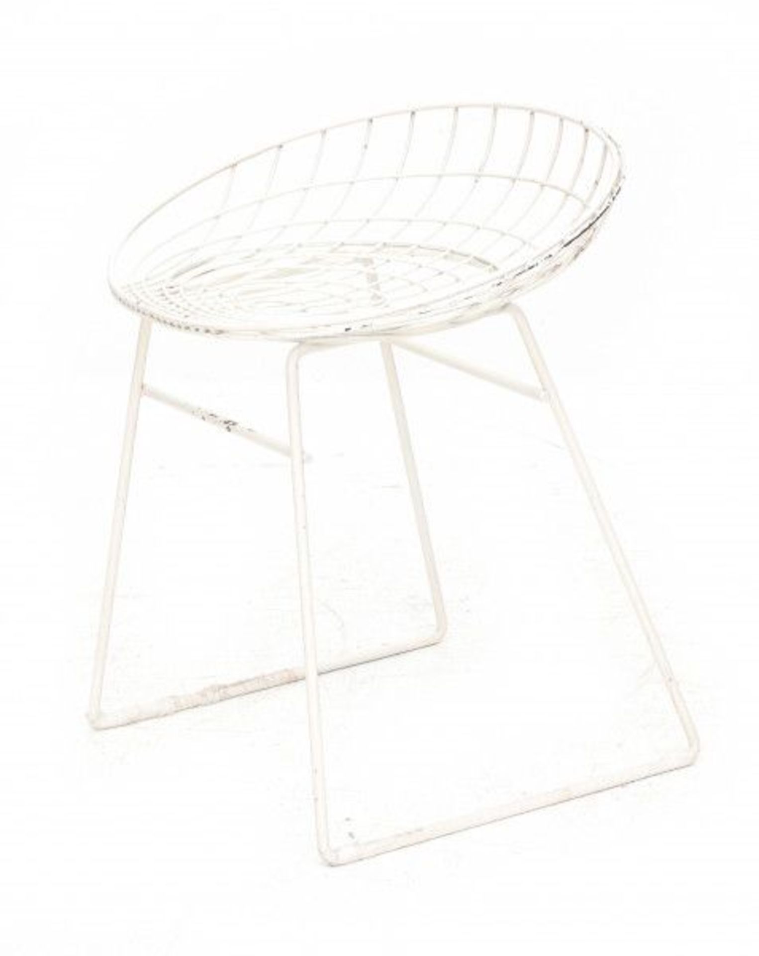 Cees Braakman (1917-1995)A white lacquered wire metal stool, model KM 05, produced by Pastoe, - Bild 2 aus 2