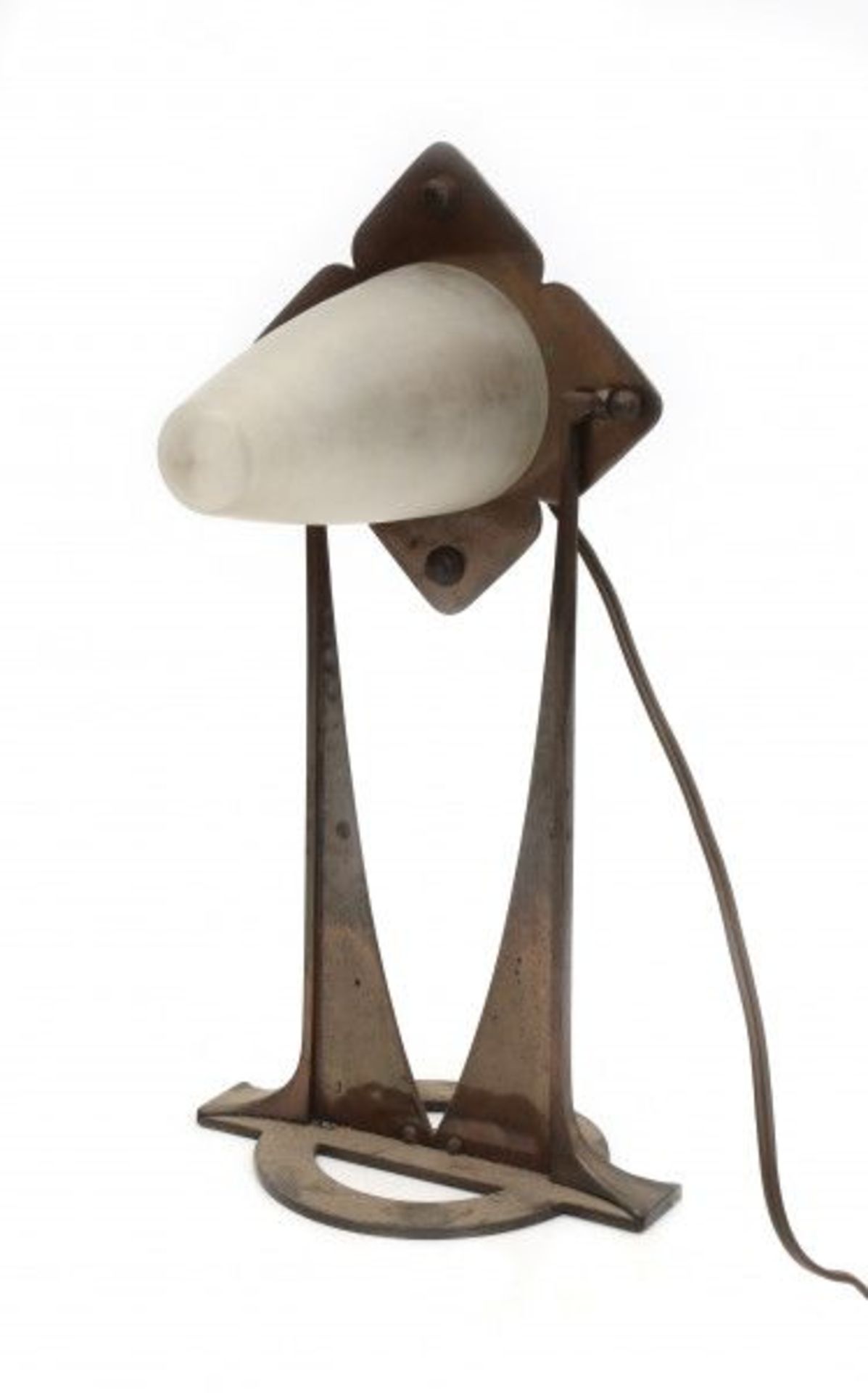 JugendstilAn adjustable patinated brass tablelamp with frosted glass shade, circa 1910.36 cm. h. - Bild 2 aus 2