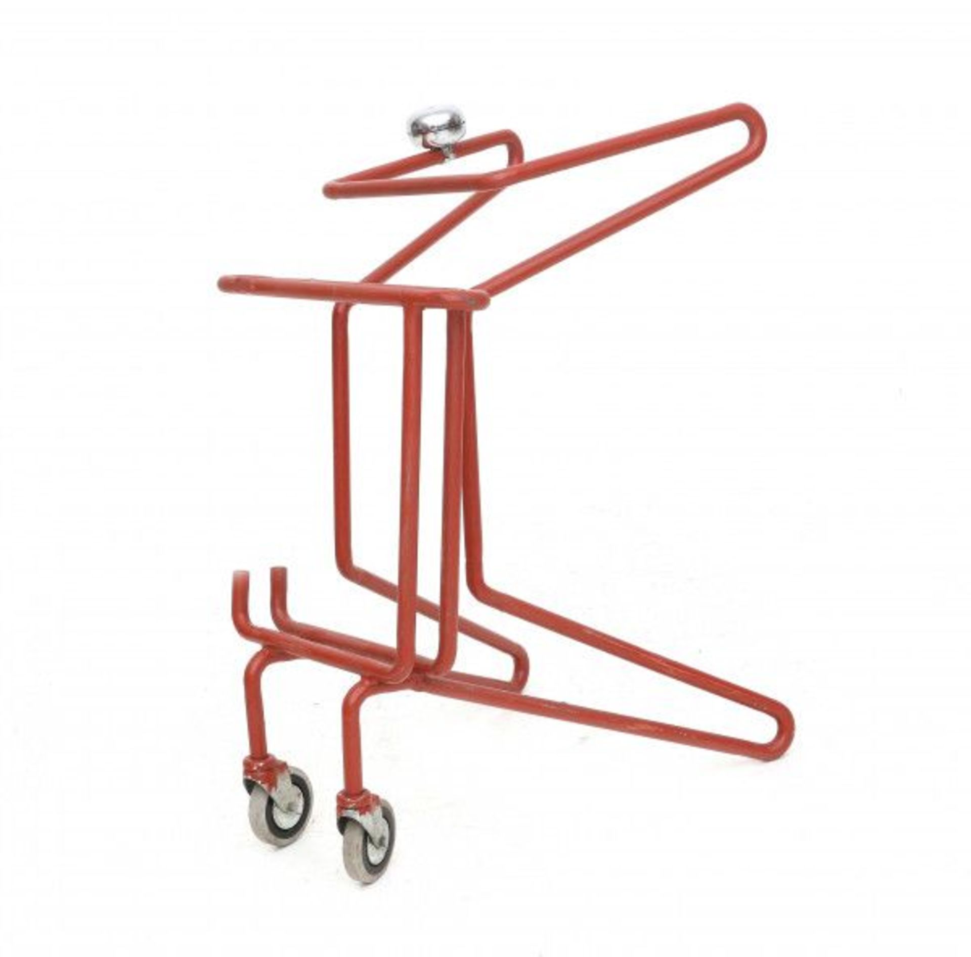 Jaïr Straschnow (1965)A red lacquered bent tubular steel walking frame on wheels with a - Bild 2 aus 3