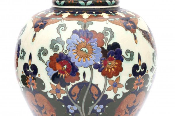 N.V. Haagsche Plateelfabriek Rozenburg, Den Haag (1883-1917)A Juliana-ceramic vase with cover, - Image 2 of 3