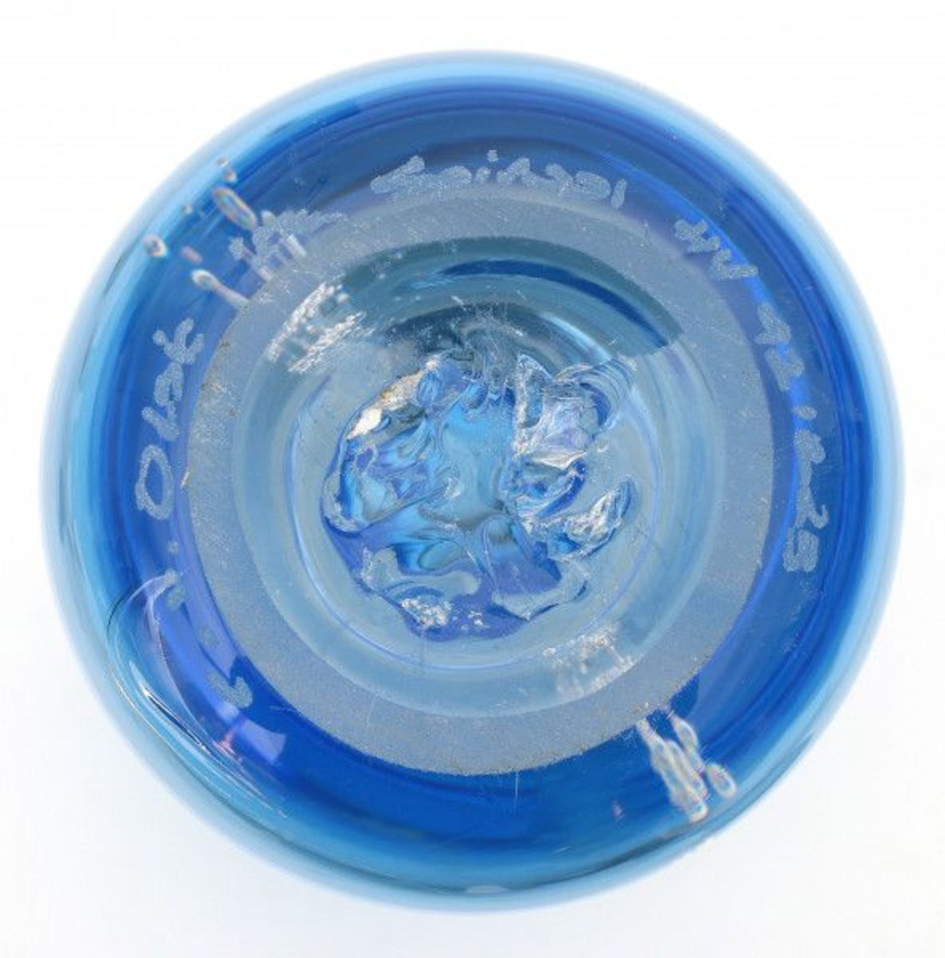 Cees van Olst (1947-2014)A blue glass cylindrical vase internally decorated with airbubbles, unique - Bild 3 aus 3