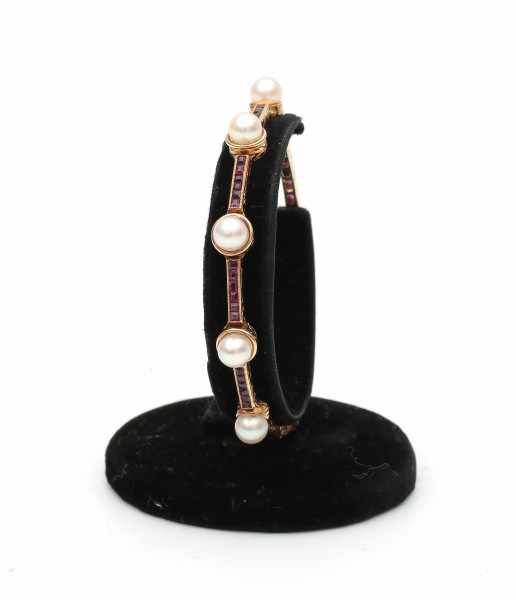 14 carat yellow gold art deco bracelet set with cultured pearls and natural carré cut rubies.