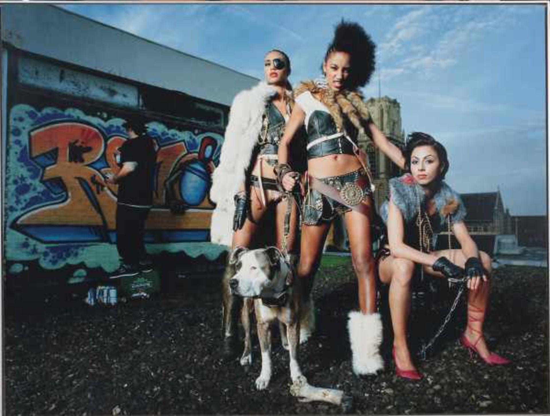 Manu Chaix (XX)Three women with bulldog. Photograph from a fashion shoot in Lokus010, Hoogstraat - Bild 2 aus 3