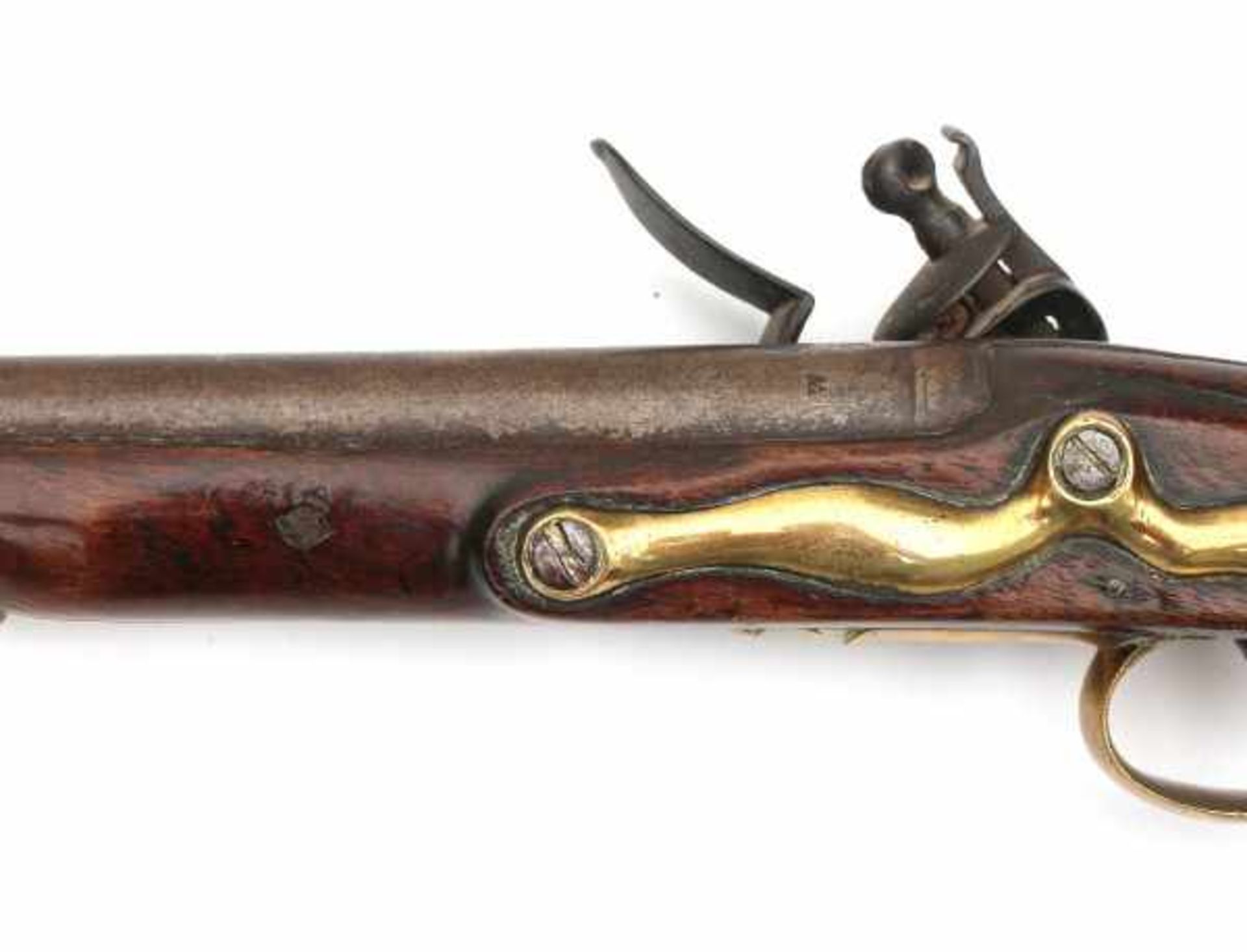 An English flintlock pistol, the walnut stock with brass mounts and a shield engraved with D/6, - Bild 5 aus 5