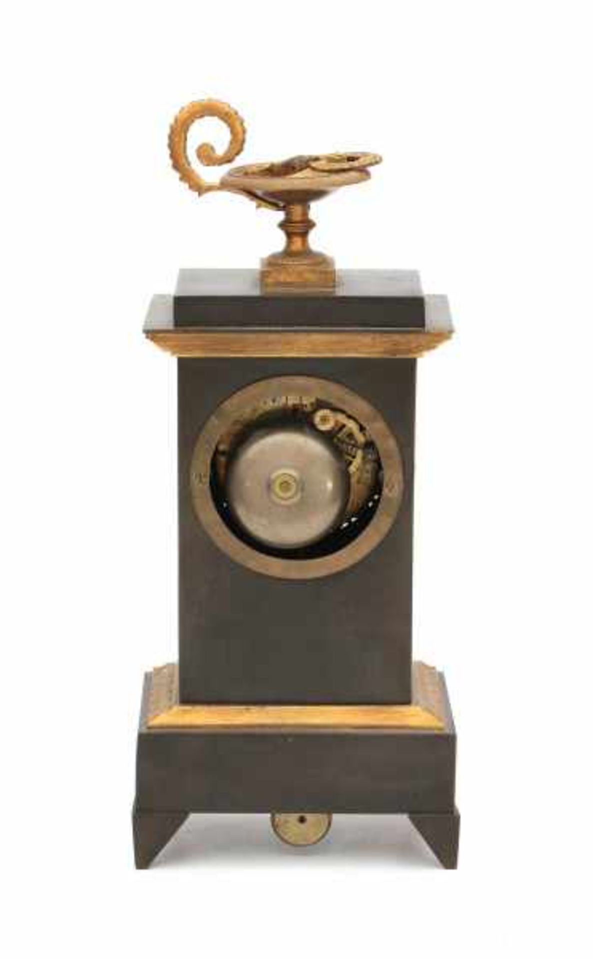 A French part-gilt mantle clock, with gilt cornucopia mounts. Circa 1800.height 35 cm.- - -29.00 % - Bild 3 aus 3