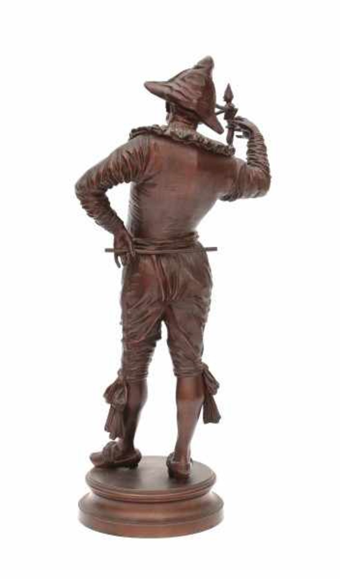 G. Gueyton (XIX)A bronze sculpture, a standing harlequin holding a marionette. Signed on the base. - Bild 2 aus 4