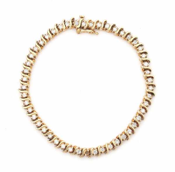 A yellow gold tennis bracelet with S-shaped links. Set with brilliant cut diamonds, total ca. 1.95