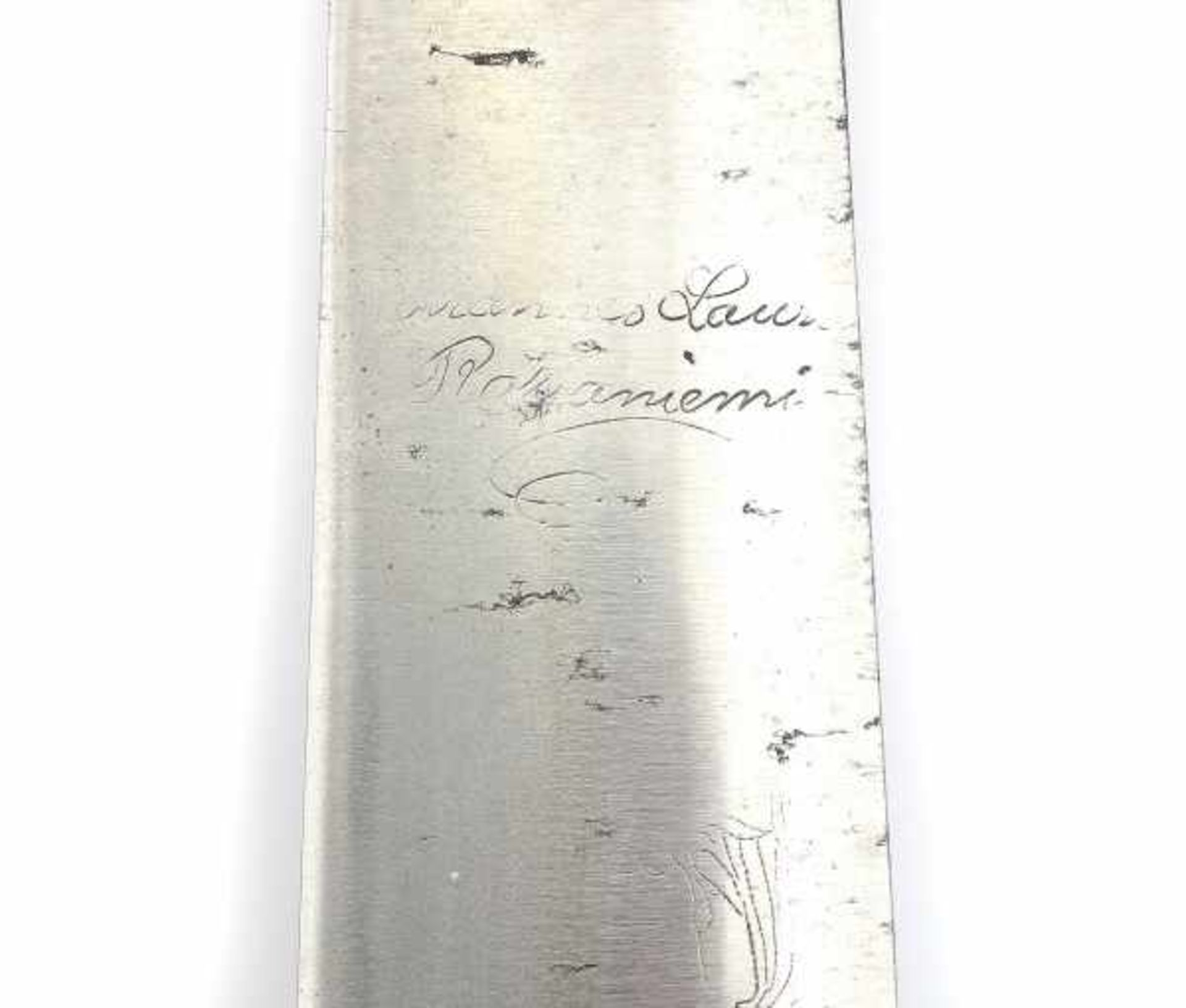 A 'Saami' knife, with reindeer horn handle, the blade signed and with engraved view on a camp. - Bild 3 aus 4