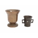 Two bronze mortars. 18th centuryheight 8,5 en 14 cm.- - -29.00 % buyer's premium on the hammer