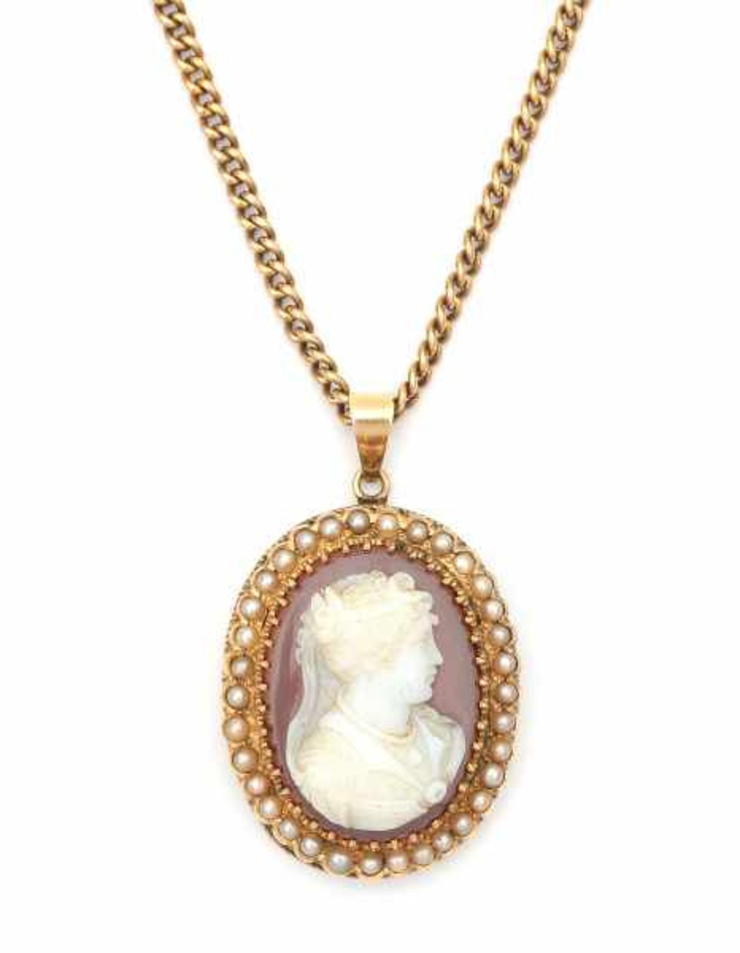 A 14 carat yellow gold necklace with cameo pendant from the 19th Century. Hardstone cameo is set