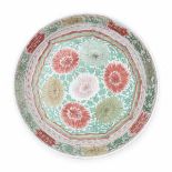 A Chinese famille verte charger decorated with chrysanthemum. Kangxi period (1662-1722).Diameter