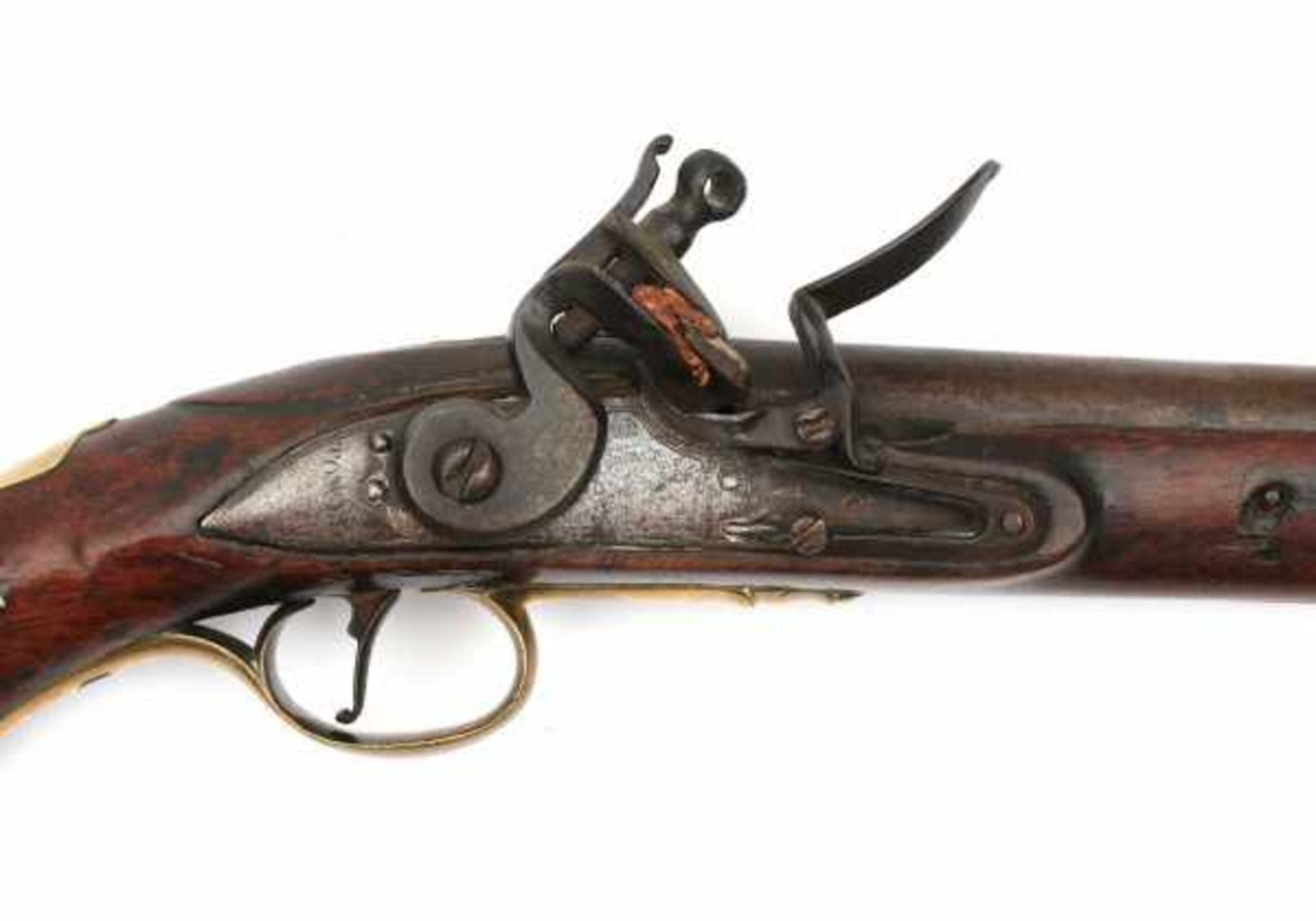 An English flintlock pistol, the walnut stock with brass mounts and a shield engraved with D/6, - Bild 3 aus 5